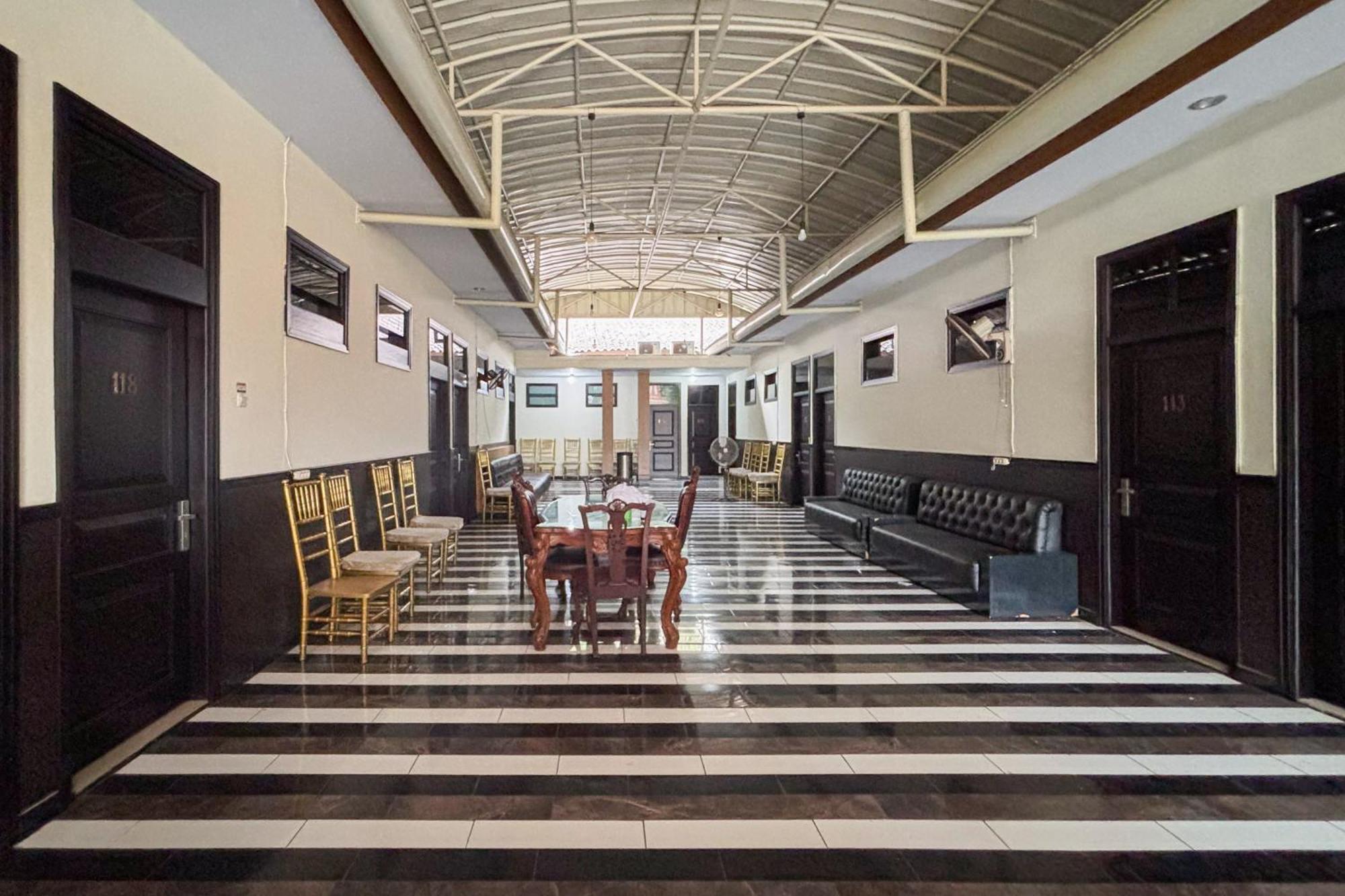 Urbanview Alfiya Hotel Lampung Bandar Lampung Exterior photo