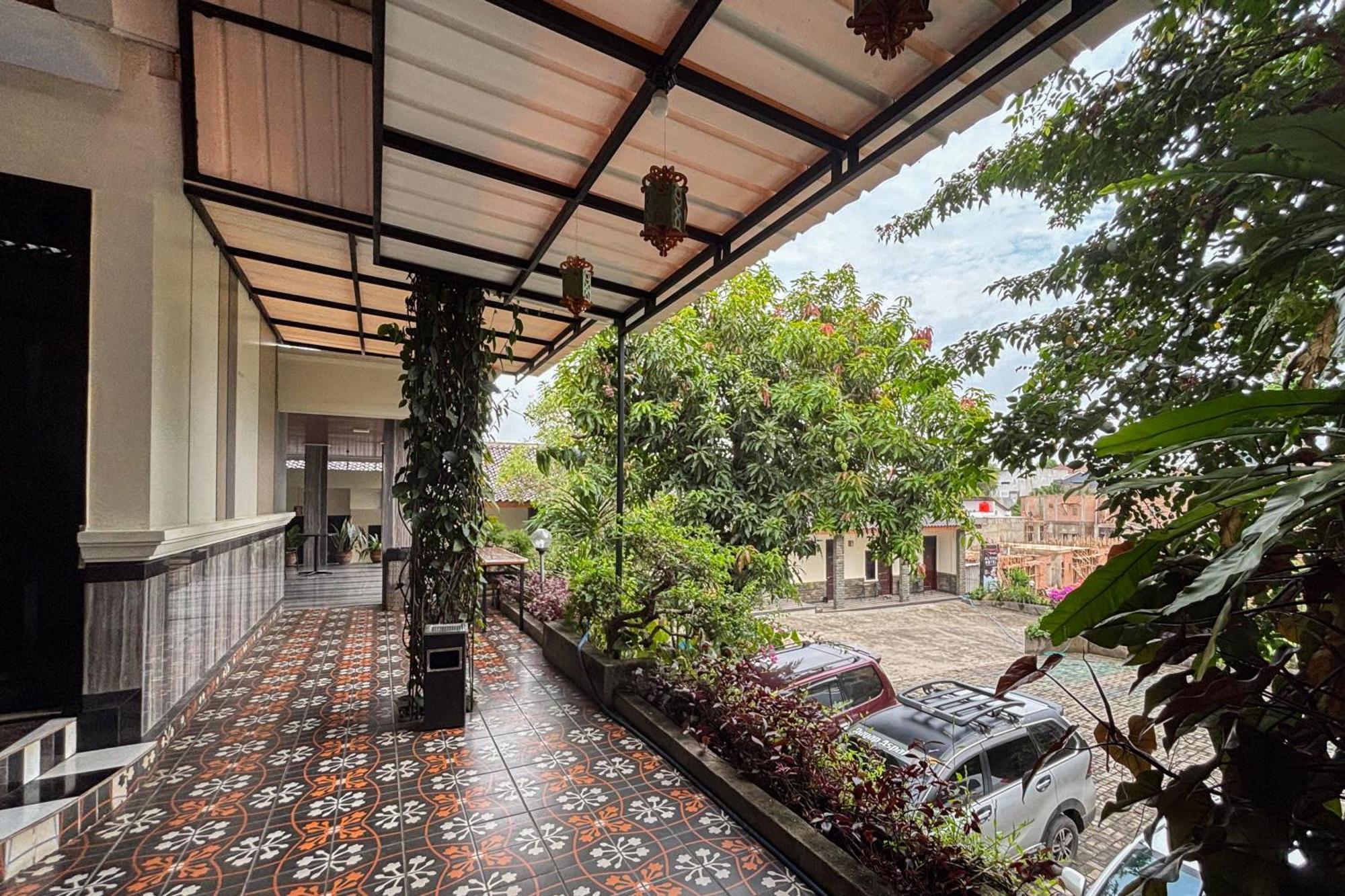 Urbanview Alfiya Hotel Lampung Bandar Lampung Exterior photo